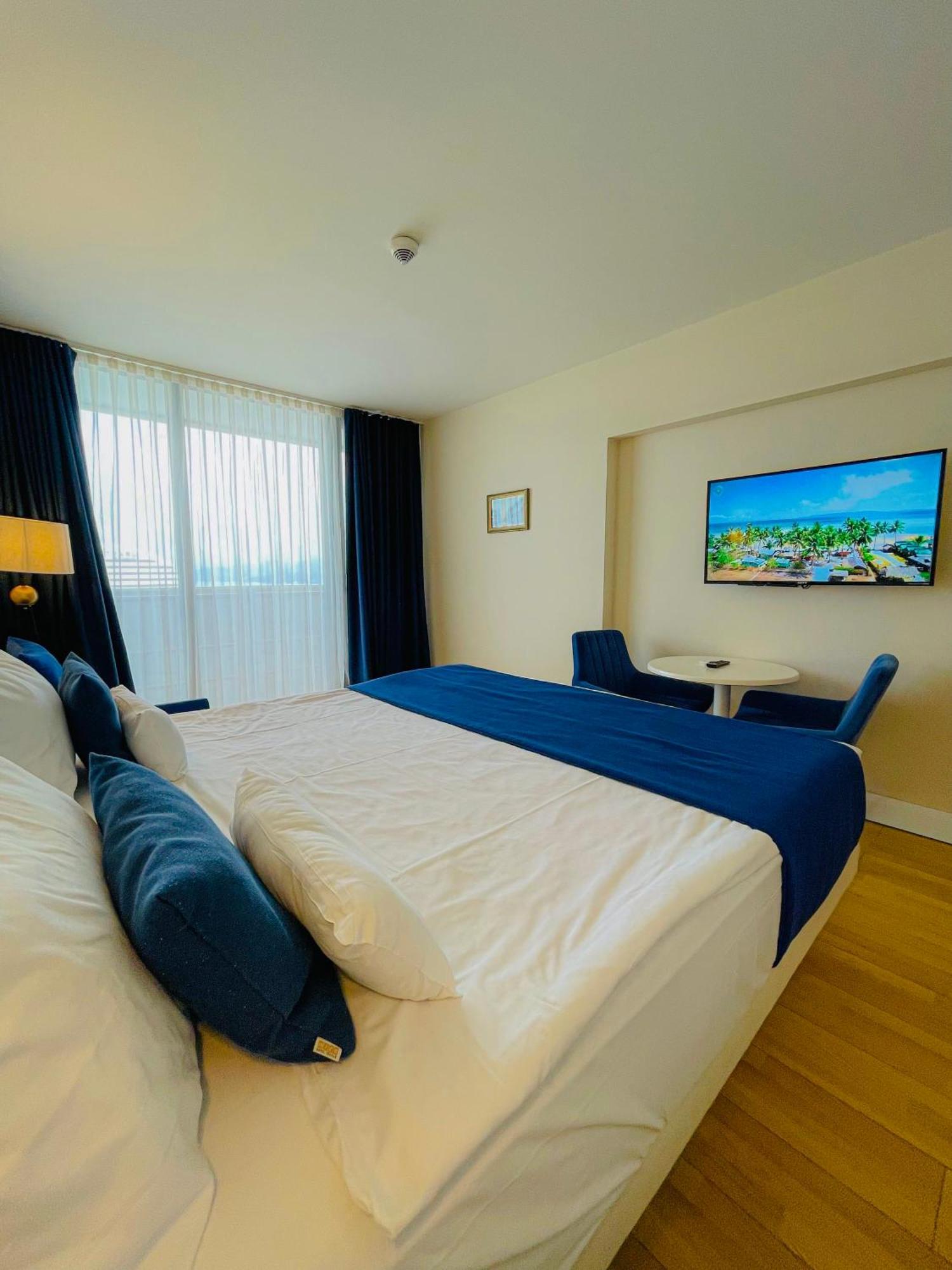 Luxury Batumi Hotel Экстерьер фото