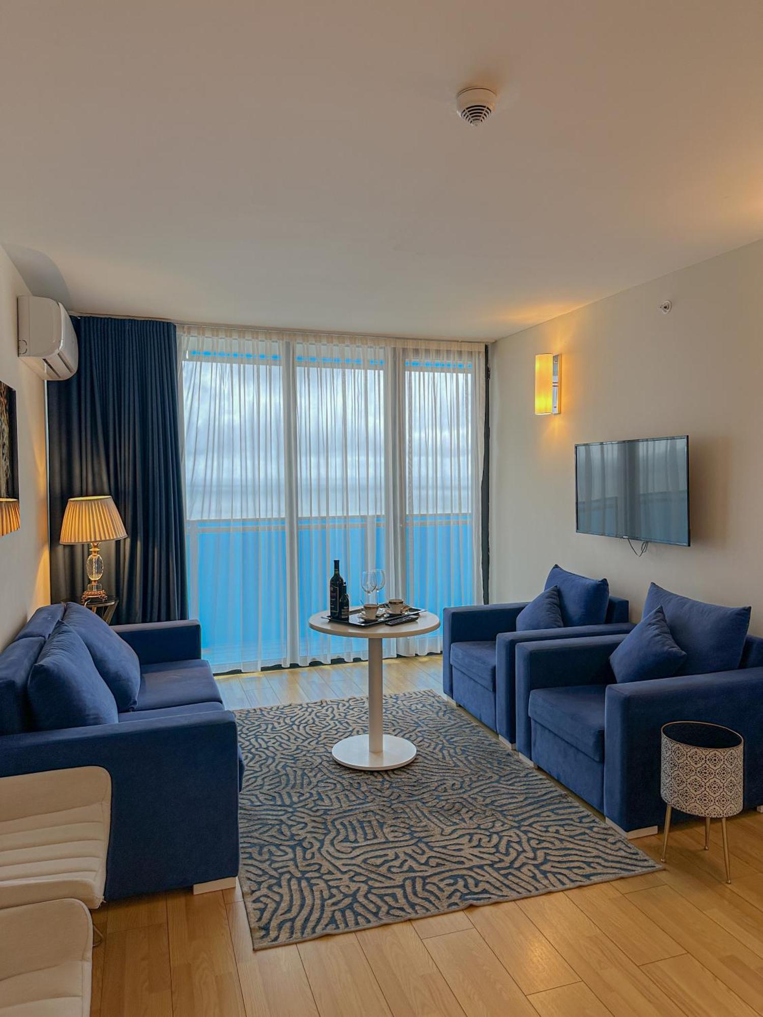 Luxury Batumi Hotel Экстерьер фото